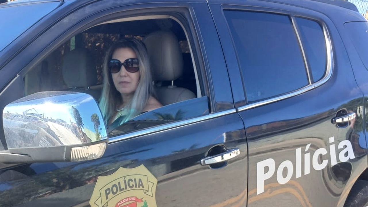 Registro discreto da atuação policial de Andréa em viatura da Polícia Civil